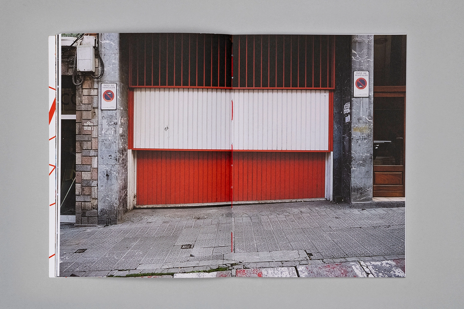 mil rayas Bilbao, imagen puerta de garage bilbao 1500x1000px toni tena, mil rayas, bilbao